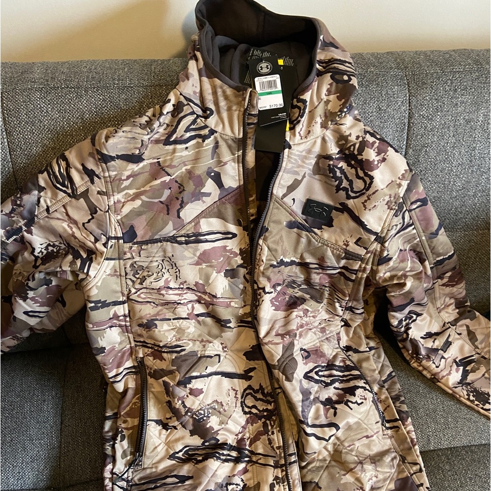 Under armour mid season storm hunting coat. Barren Camo.NWT. Excellent condition